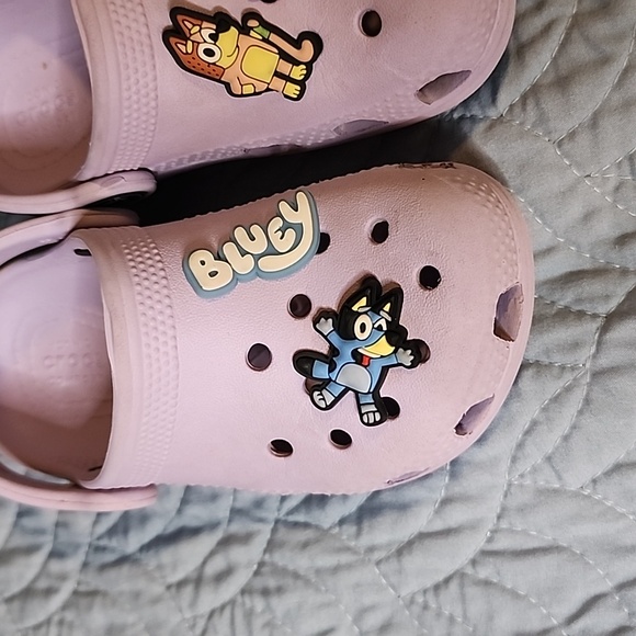 CROCS Size 8 Toddler With Bluey Jibbits Lavendar Light Purple - Picture 3 of 16